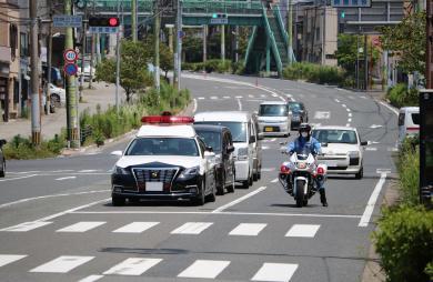 白バイとパトカー